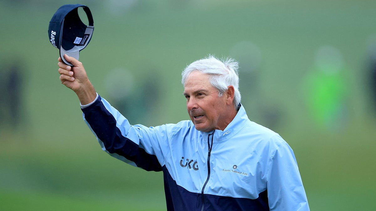 Fred Couples waves to the crowd