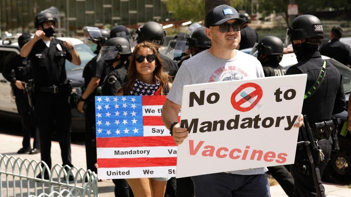 Vaccine mandate protesters