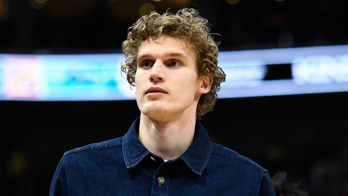 Lauri Markkanen looks on in a game against the Thunder