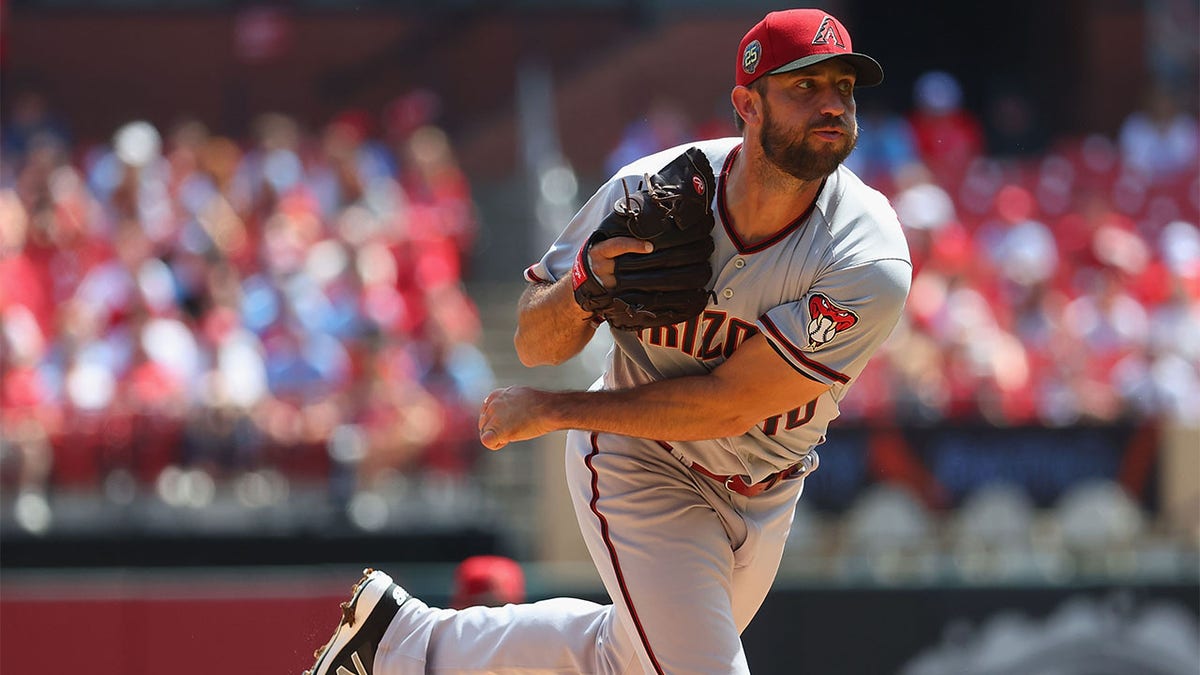 Madison Bumgarner pitches against the Cardinals