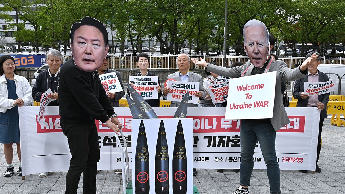 Biden and South Korean President Yoon Suk-yeol masked protesters