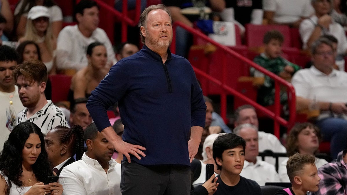 Mike Budenholzer coaches against the Heat