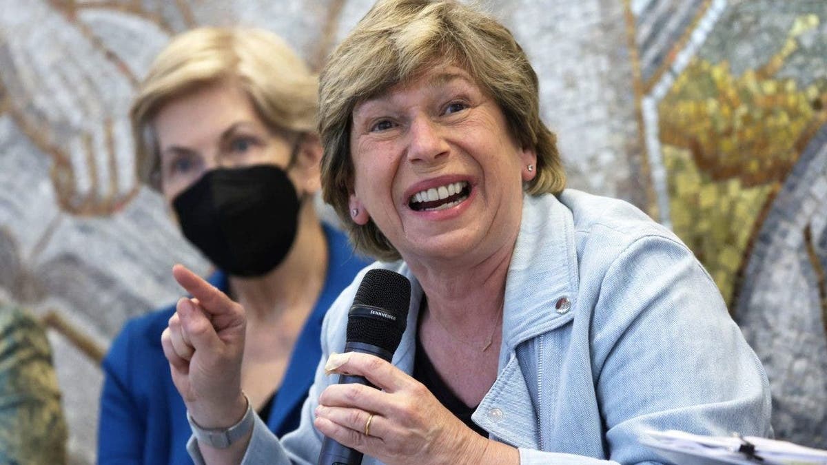 Weingarten holding mic