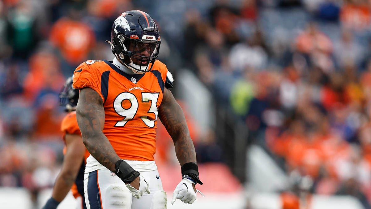 Broncos unlikely to re-sign Dre'Mont Jones after NFC DT signs