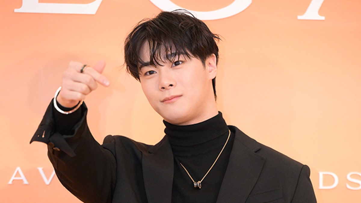 MOON BIN 写真集 71bI9QWy41L._UF1000,1000_QL80_.jpg