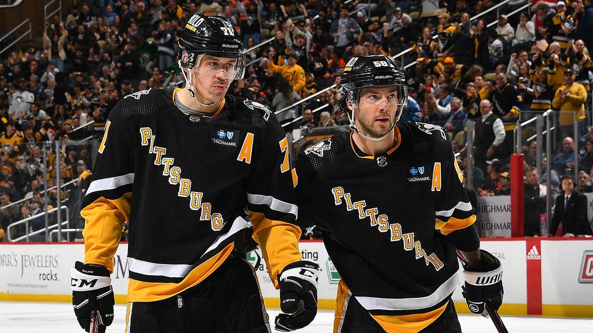 Evgeni Malkin and Kris Letang during a games against the Oilers