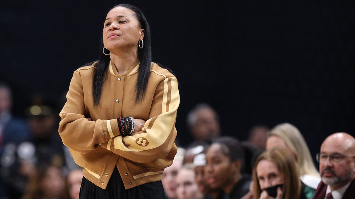 Gamecocks Coach Dawn Staley Pushes Back At Style Of Play Critics ...