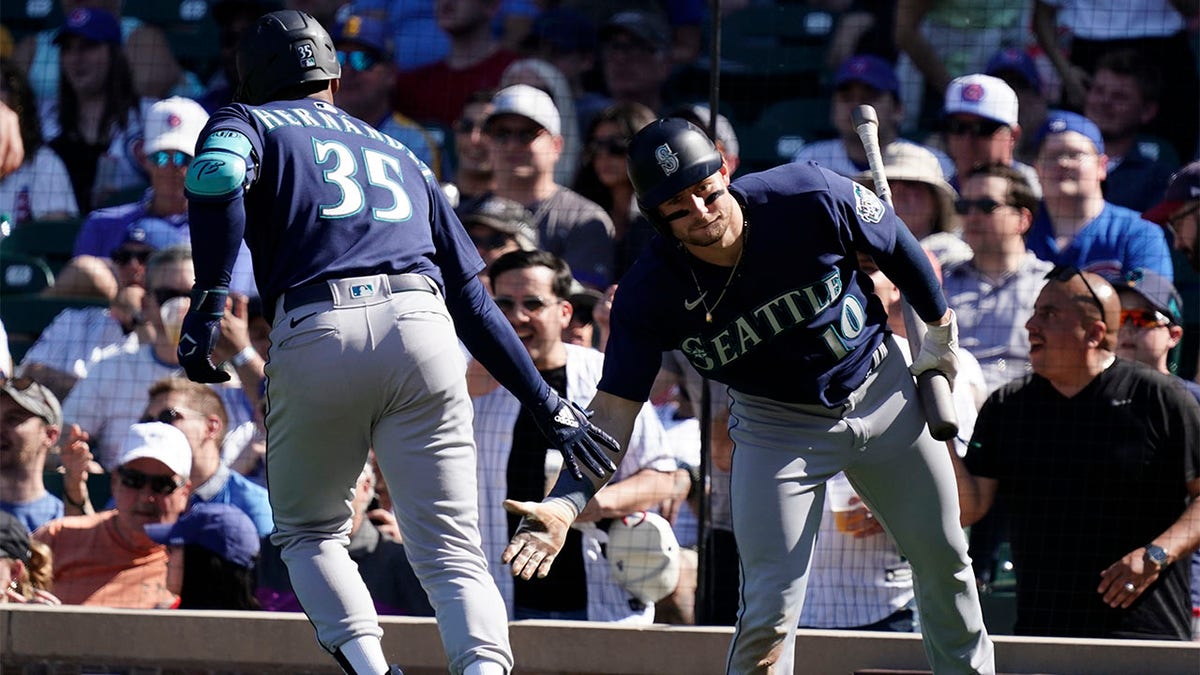 Jarred Kelenic congratulates his teammate