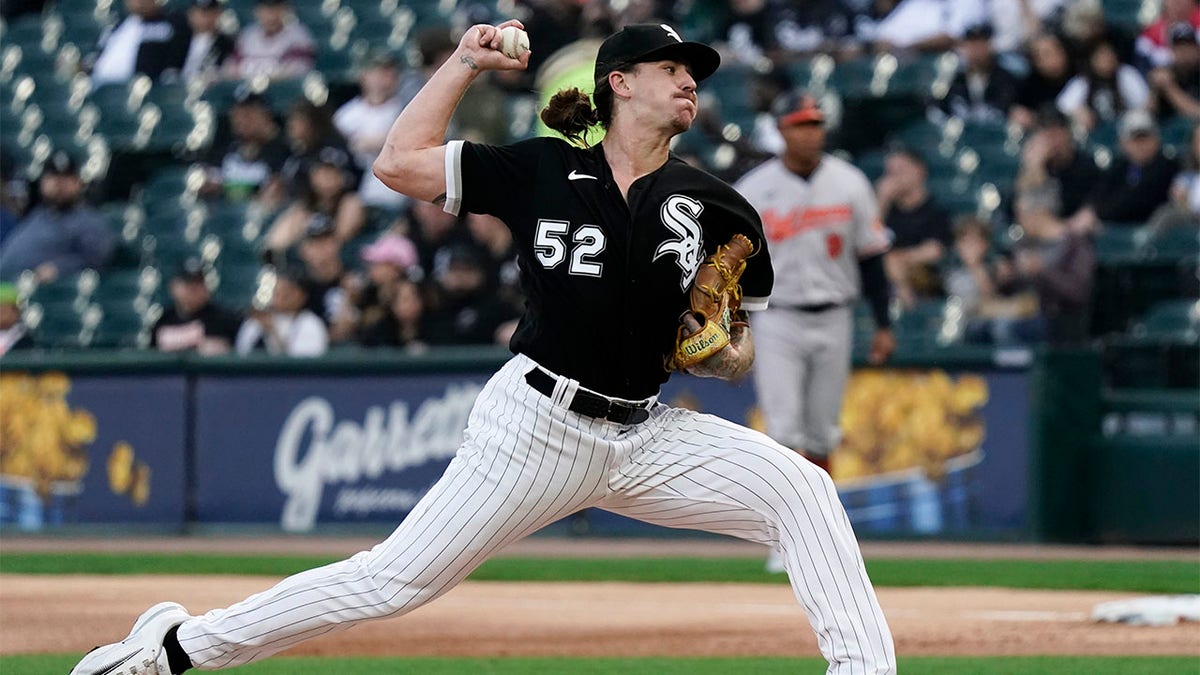 Chicago White Sox lose Mike Clevinger but rally to 8-4 win