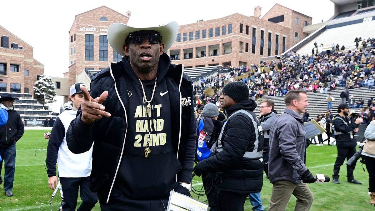 Colorado AD backs Deion Sanders amid mass exodus: 'I have confidence in  him