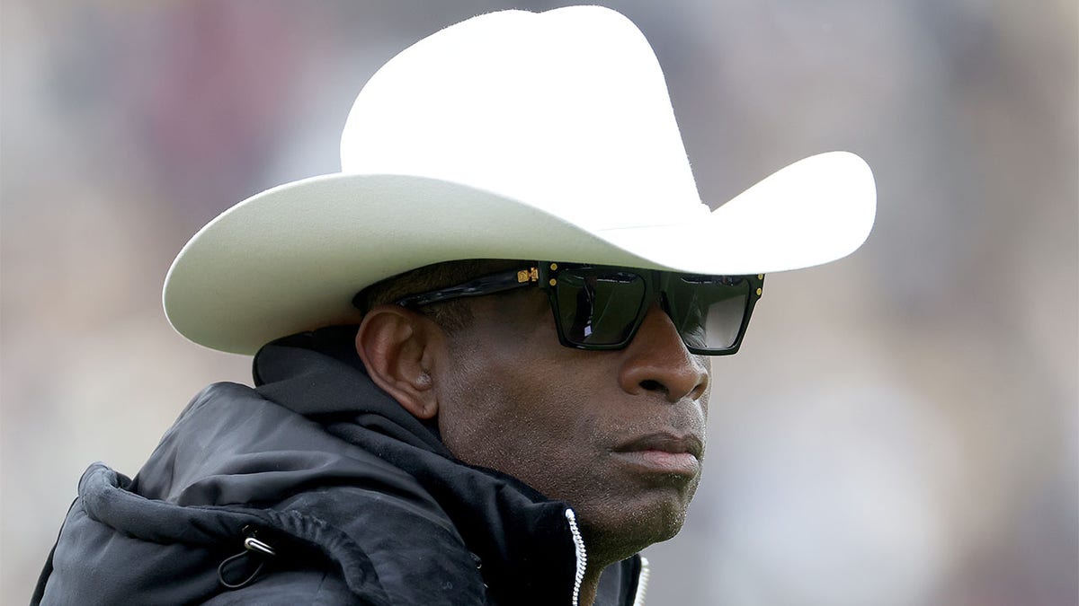 Deion Sanders his Colorado team warm up