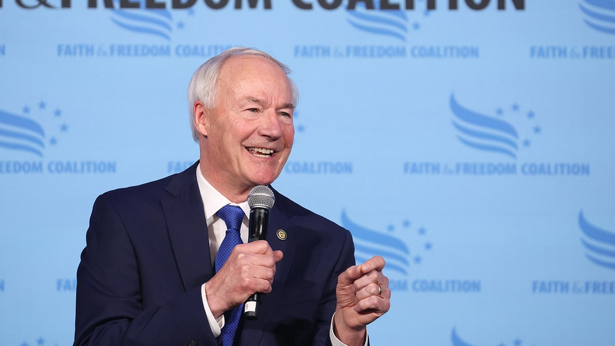 Asa Hutchinson speaks in Iowa