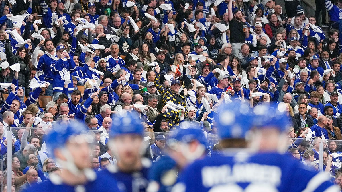 Toronto Maple Leafs Unsigned 2019-20 Team Celebration Photo