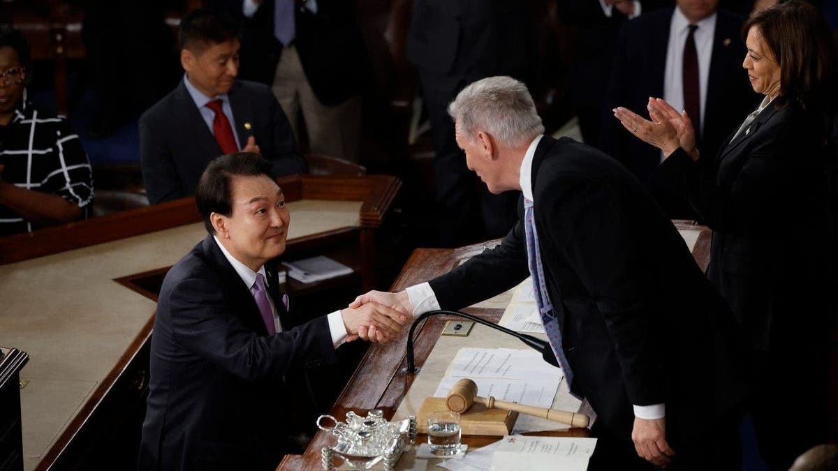 Kevin McCarthy shakes hands with President Yoon