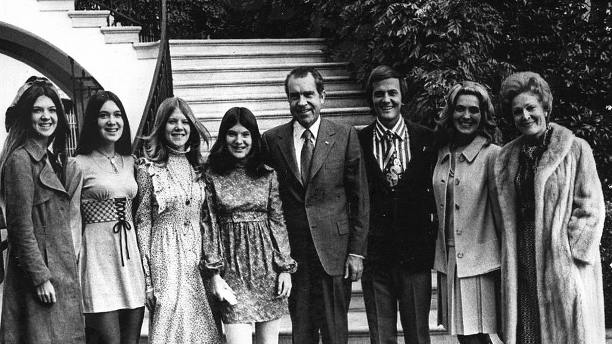 president richard nixon and first lady pat nixon with pat boone shirley boone and four daughters at nixon inauguration