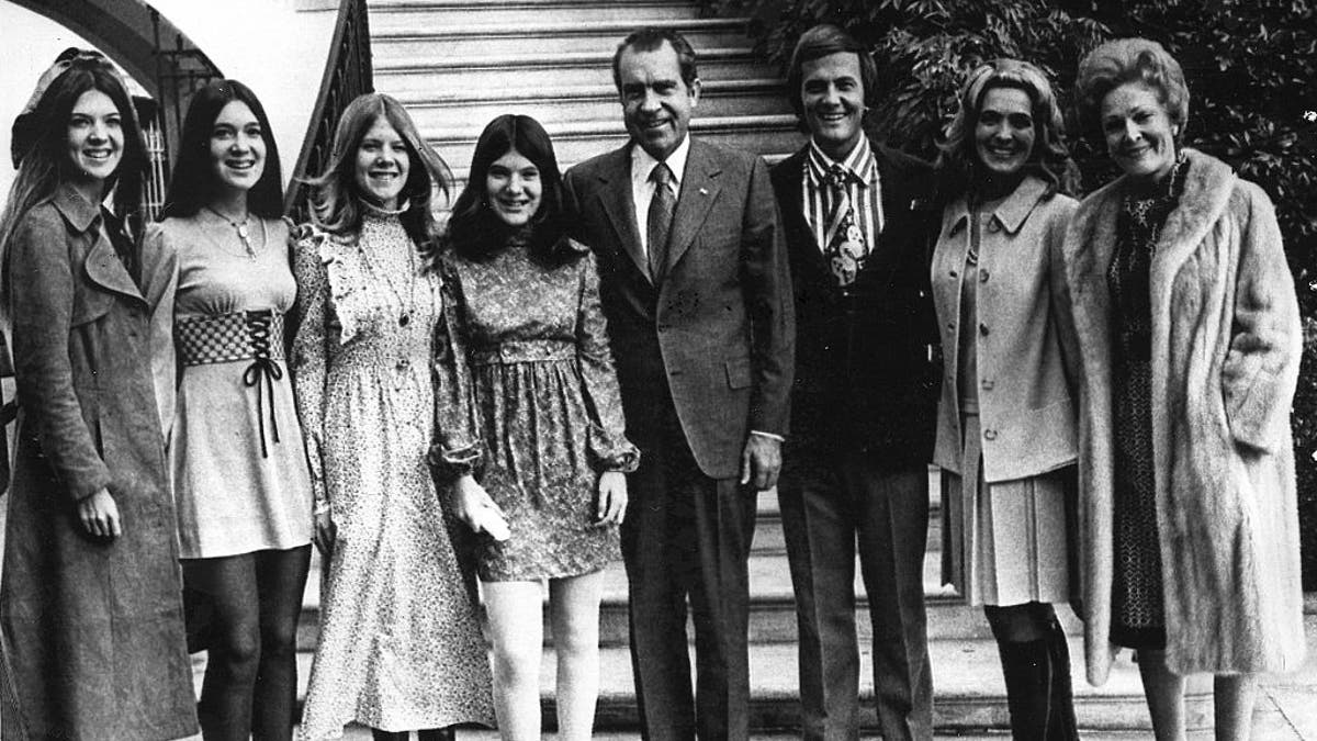 president richard nixon and first lady pat nixon with pat boone shirley boone and four daughters at nixon inauguration