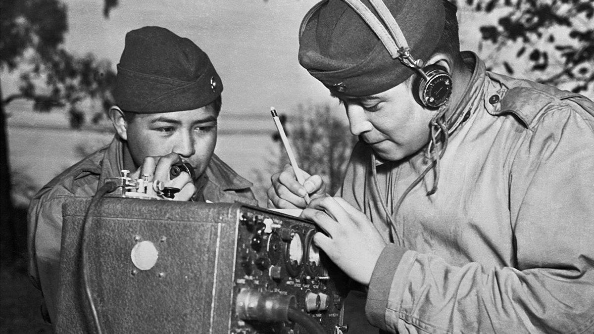 navajo code talkers ww2