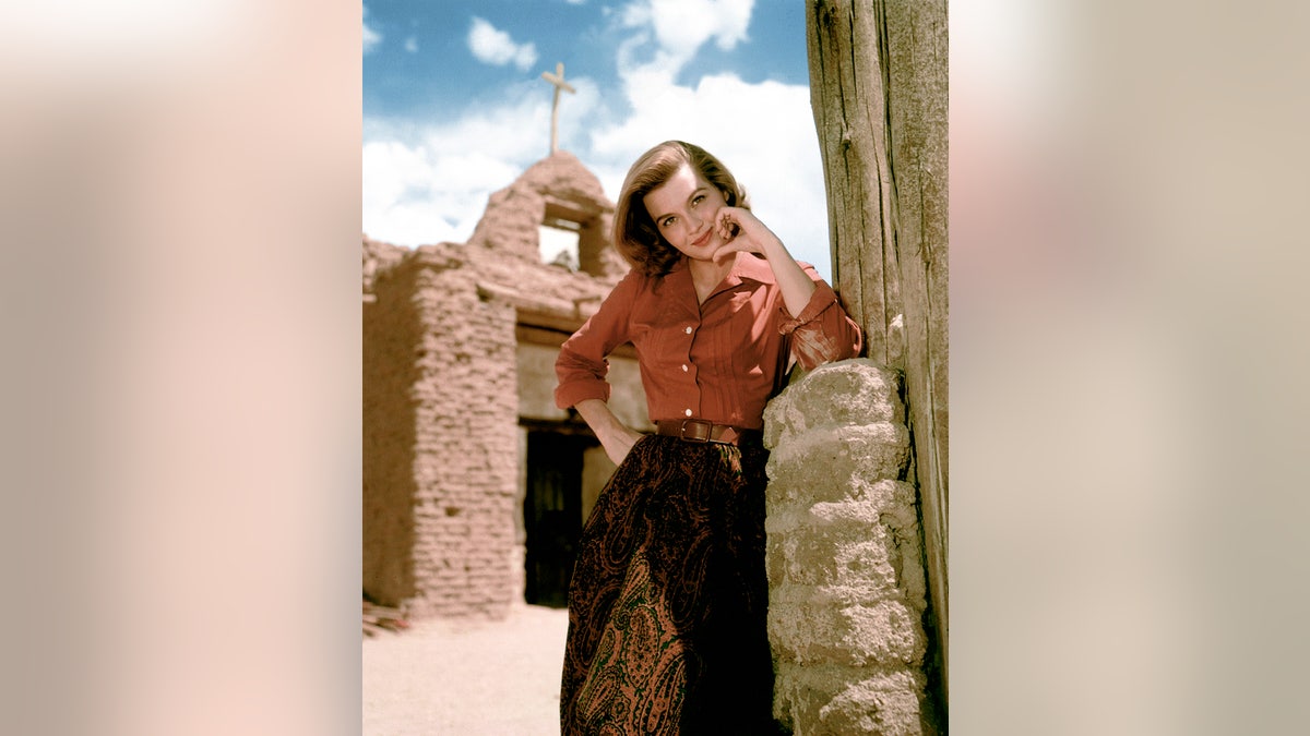Angie Dickinson wearing Western wear on the set of Rio Bravo