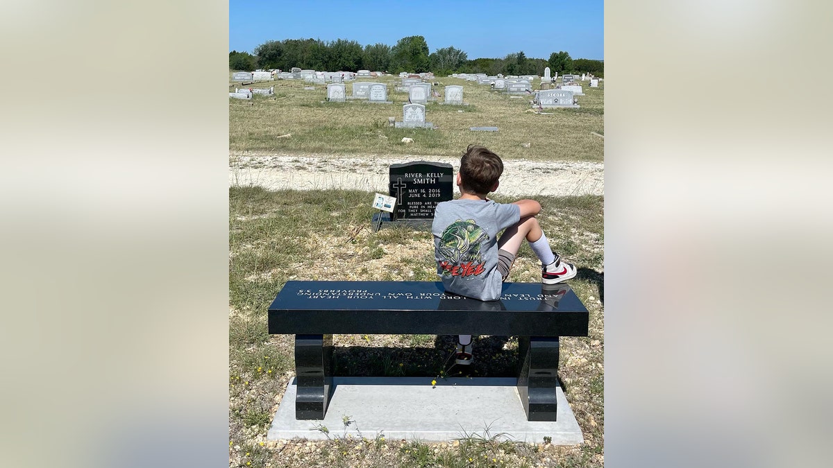 Granger Smiths son Lincoln visiting his brother Rivers gravesite