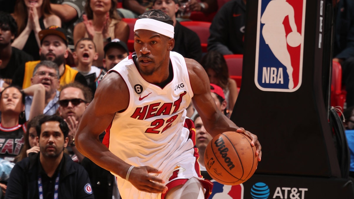 NBA: Hawks surprise Heat in Miami, grab hold of No. 7 seed in East