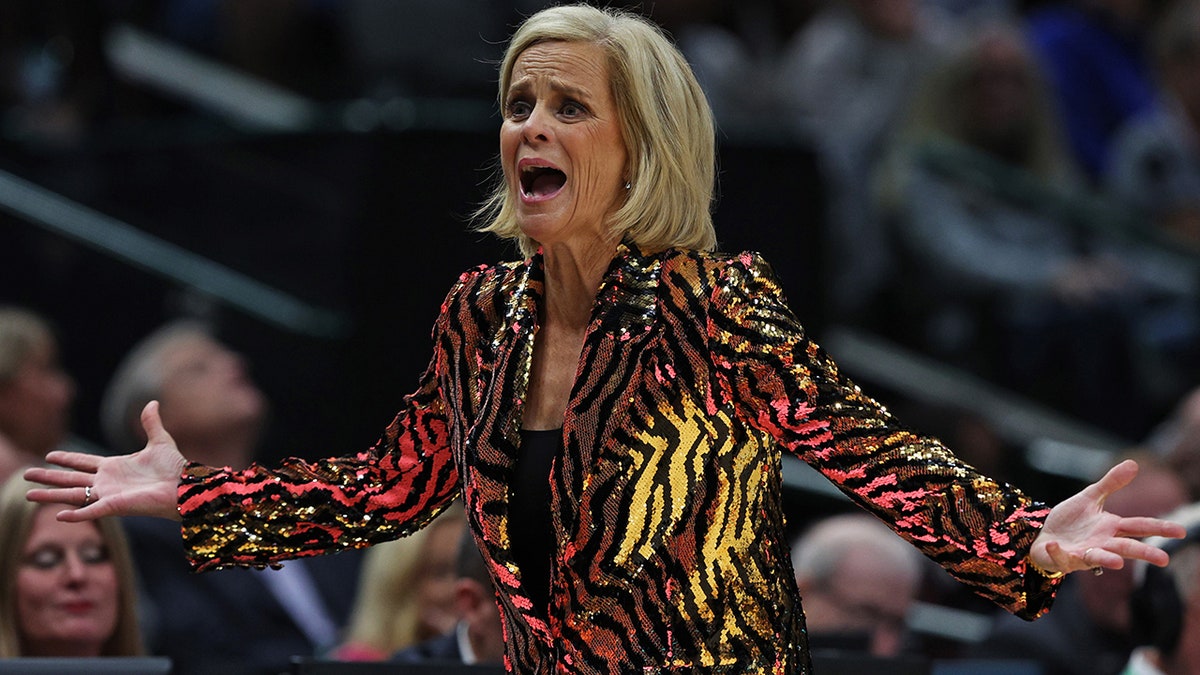 Kim Mulkey coaches