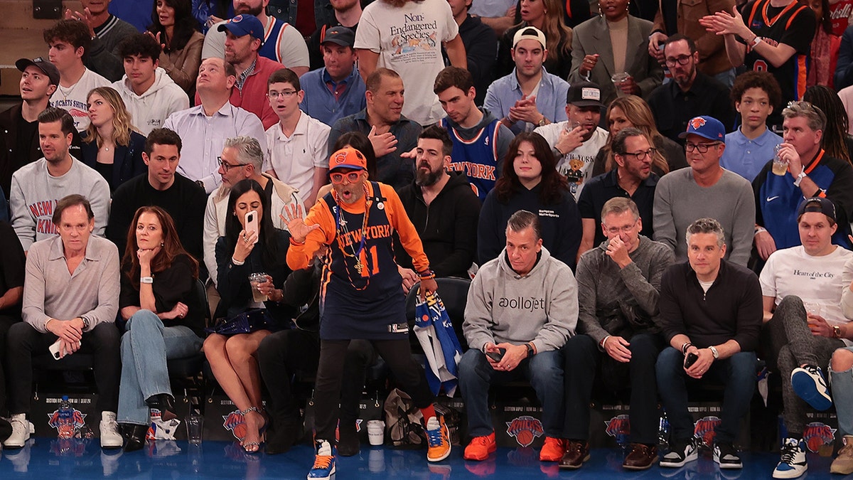 Knicks fans watch them play the Cavs