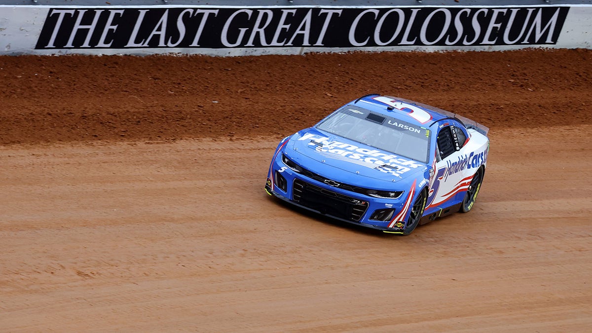 NASCAR star Kyle Larson ahead of Bristol race We dont need to be racing on dirt Fox News