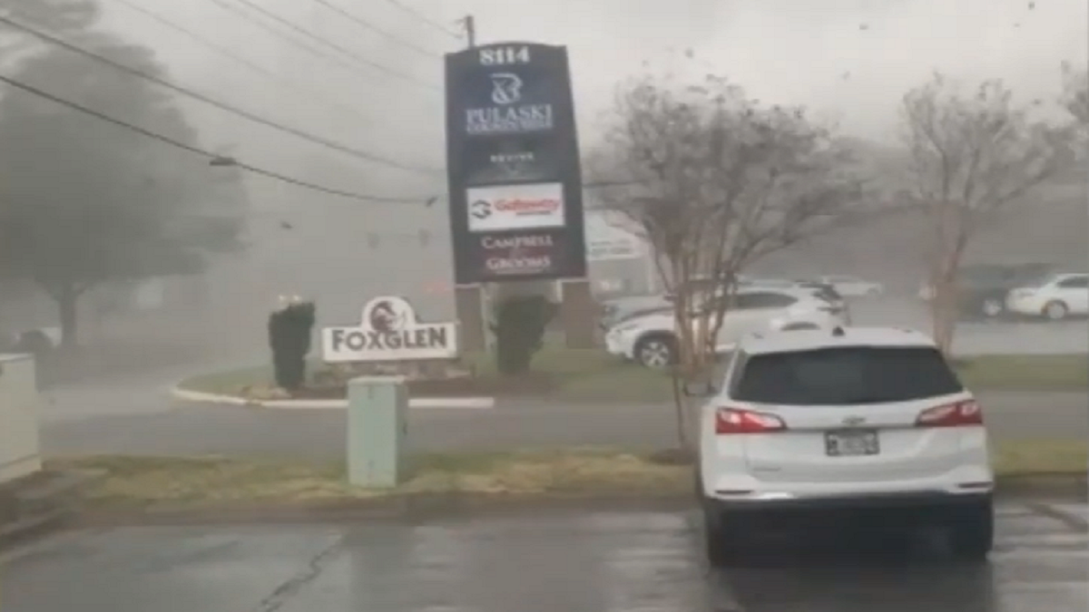 Arkansas tornado caught on video