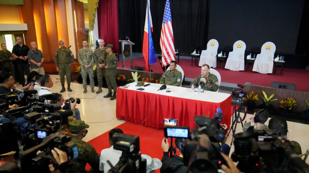 U.S. Marine Corps Major General Eric Austin and Philippine Army Major General Marvin Licudin