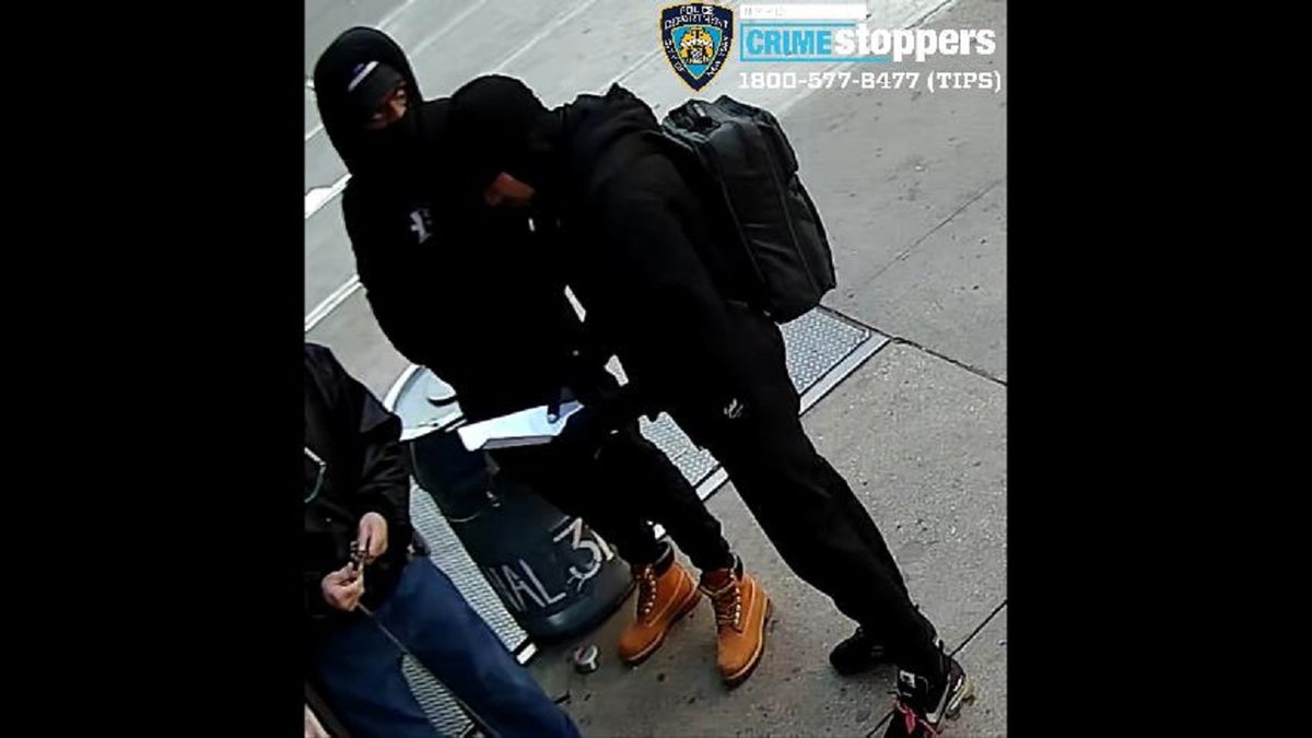 NYC robbery suspects outside store 