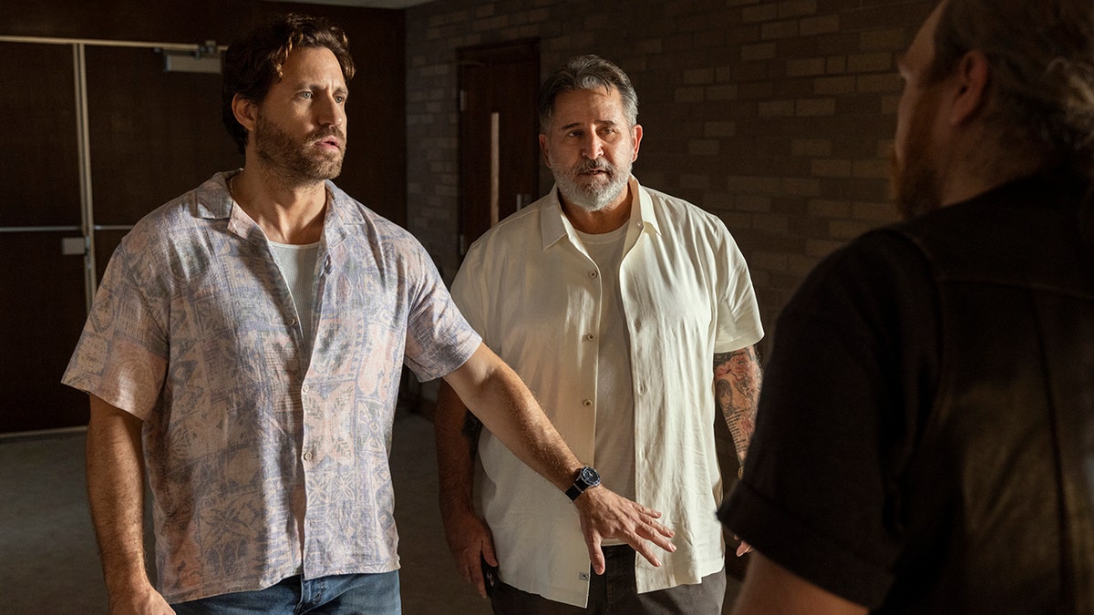 Edgar Ramírez as Mike Valentine, Anthony LaPaglia as Sonny in episode 105 of Florida Man