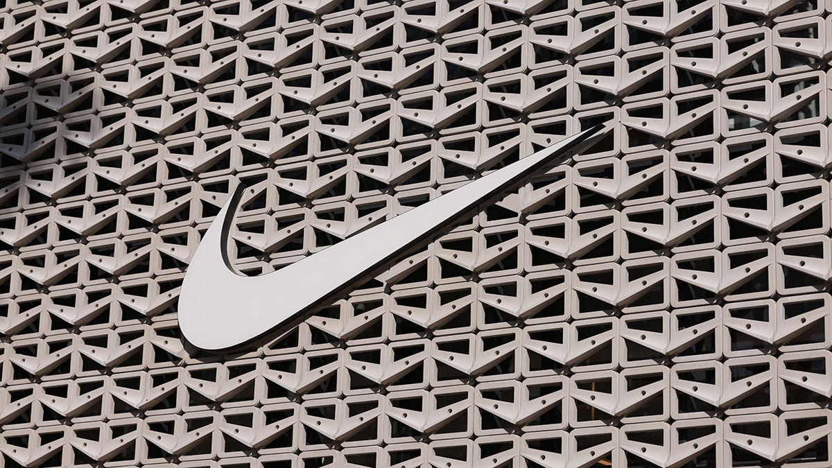 speer premier opladen Nike responds to backlash over Dylan Mulvaney partnership, instructs  customers to 'Be kind, be inclusive' | Fox News