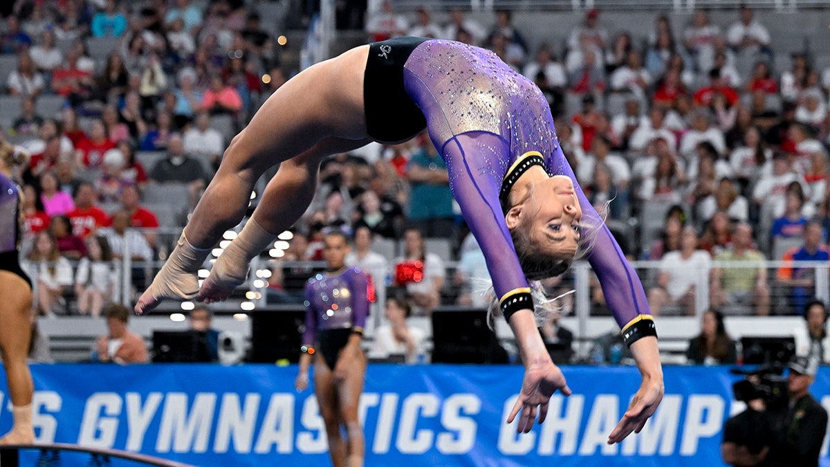 Olivia Dunne warms up