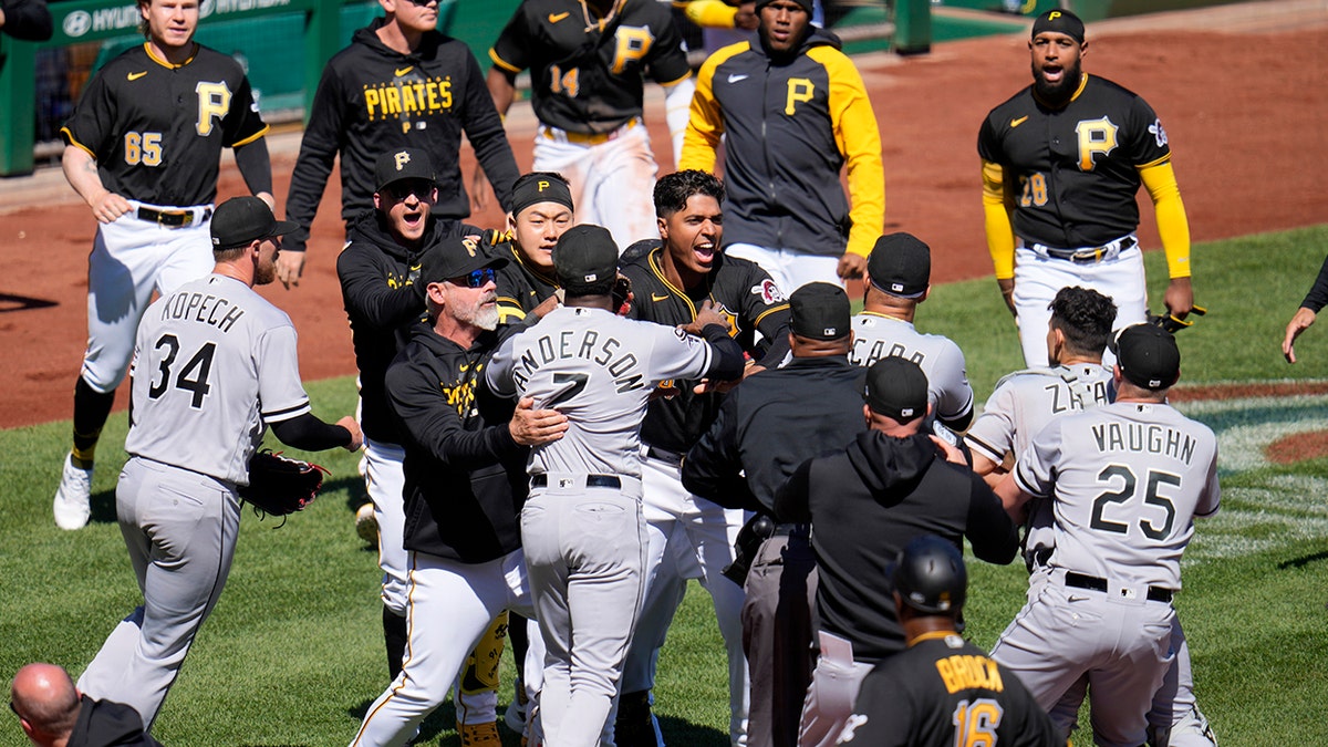 Pirates and White Sox in brawl