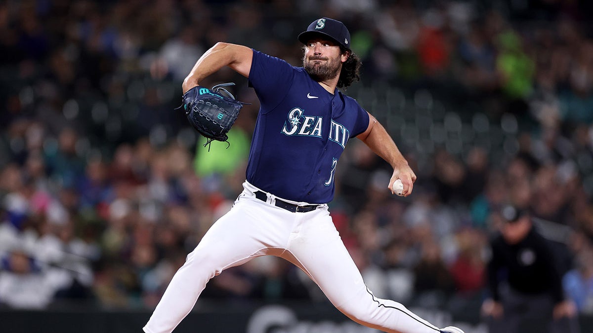 Robbie Ray pitches