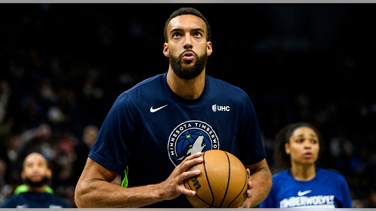 Rudy Gobert during warmups