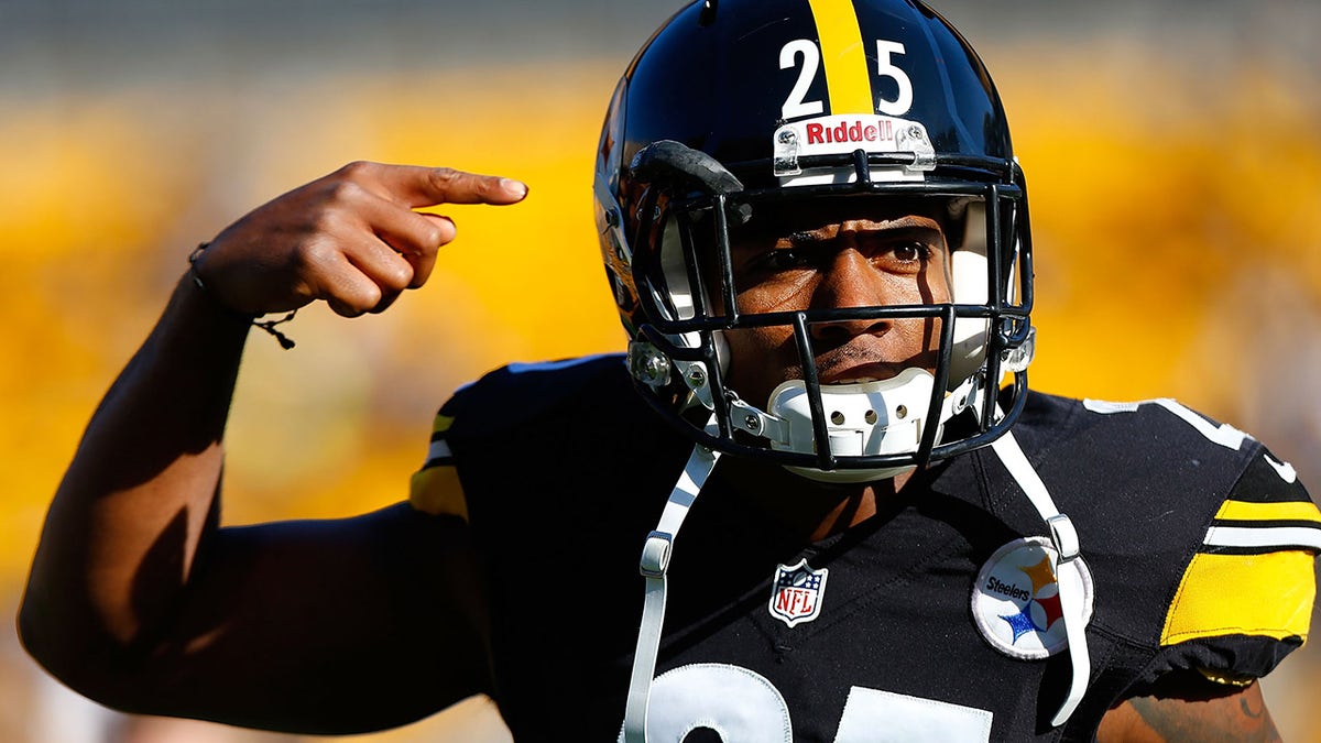 Ryan Clark of the Pittsburgh Steelers moves on the field before the   Pittsburgh steelers, Pittsburgh steelers football, Pittsburgh steelers  players