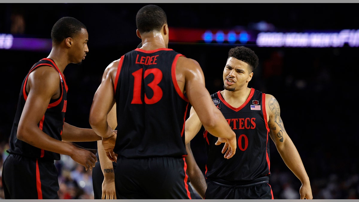 San Diego State Aztecs regroup on court