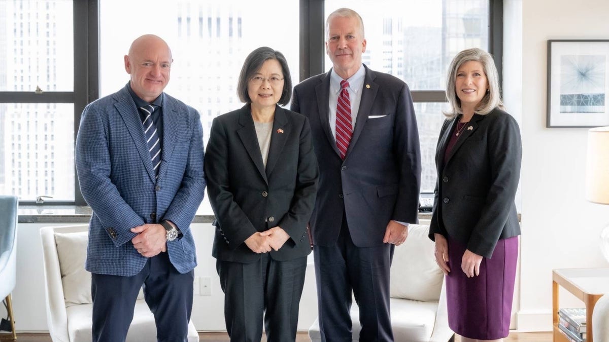 Senators and Taiwanese President