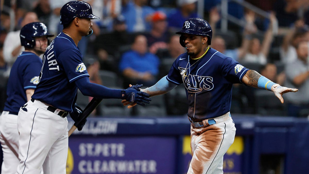 How Rays' Wander Franco made that amazing barehanded catch vs. Astros