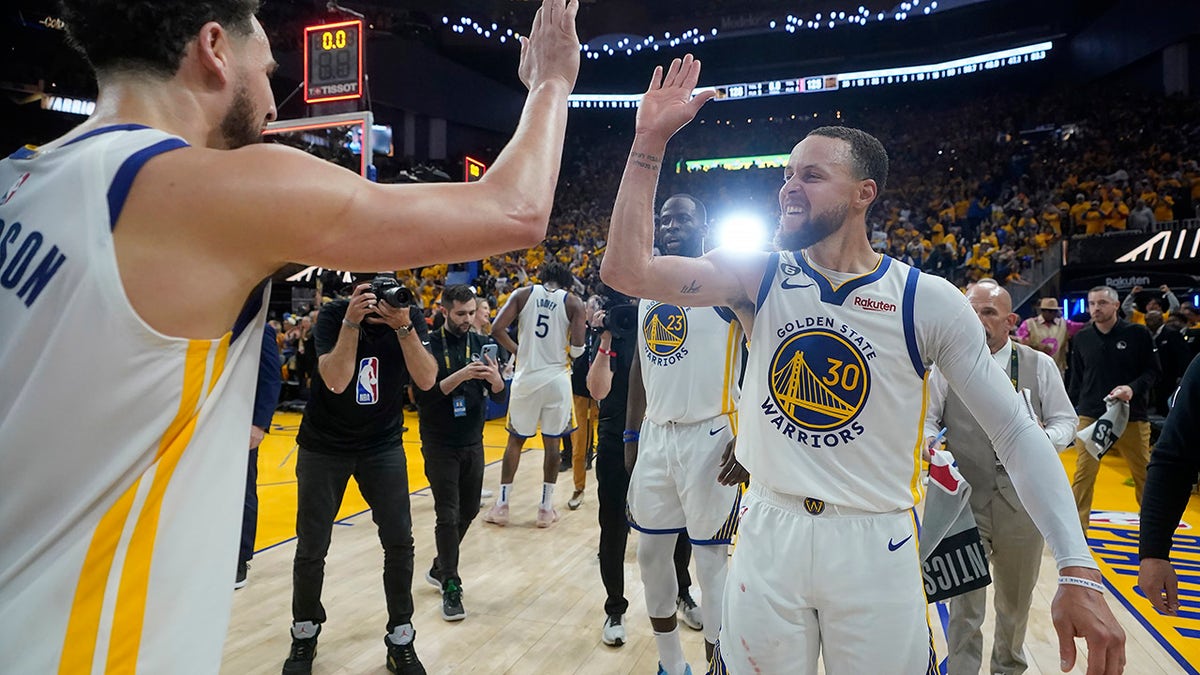 Steph Curry and Klay Thompson celebrate