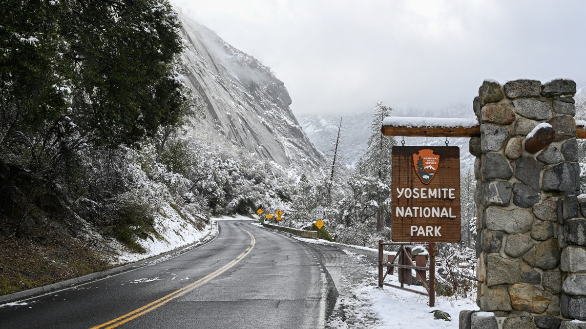 A welcome sign at Yosemite National Park in California