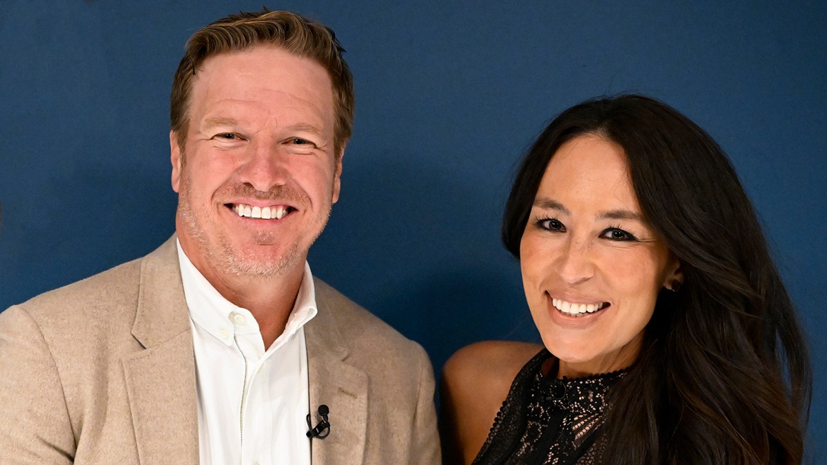 Chip Gaines and wife Joanna smile ahead of taping