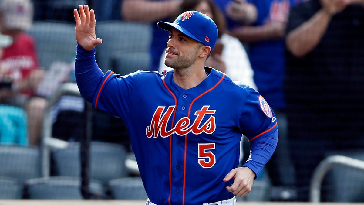 Former Mets star David Wright surprises bartender wearing his jersey