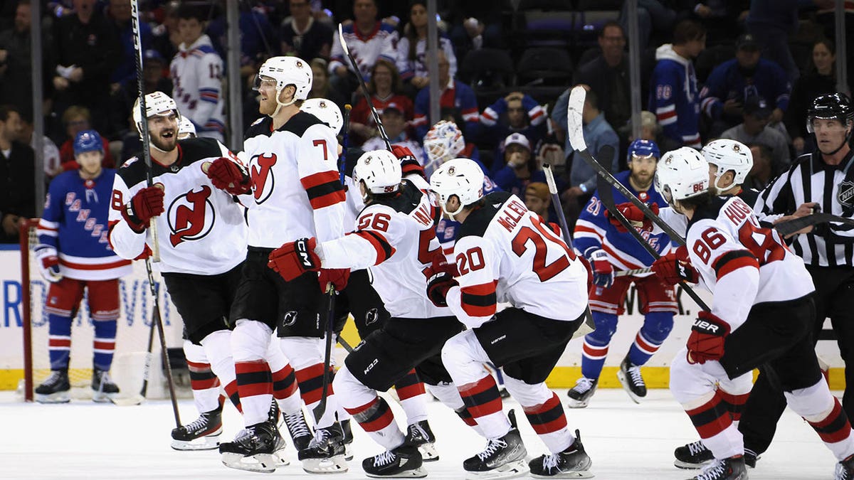 Kreider's big night leads Rangers to huge Game Six win over Devils