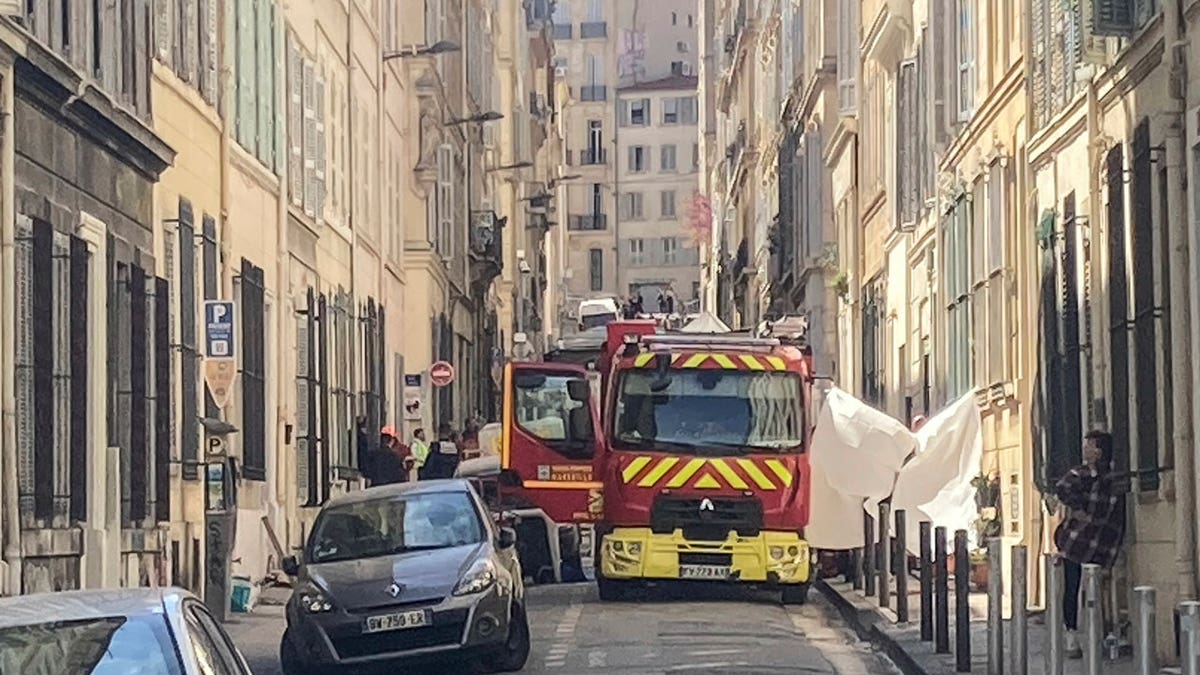 A fifth body has been found at the site of an explosion-induced building collapse in Marseille, France.