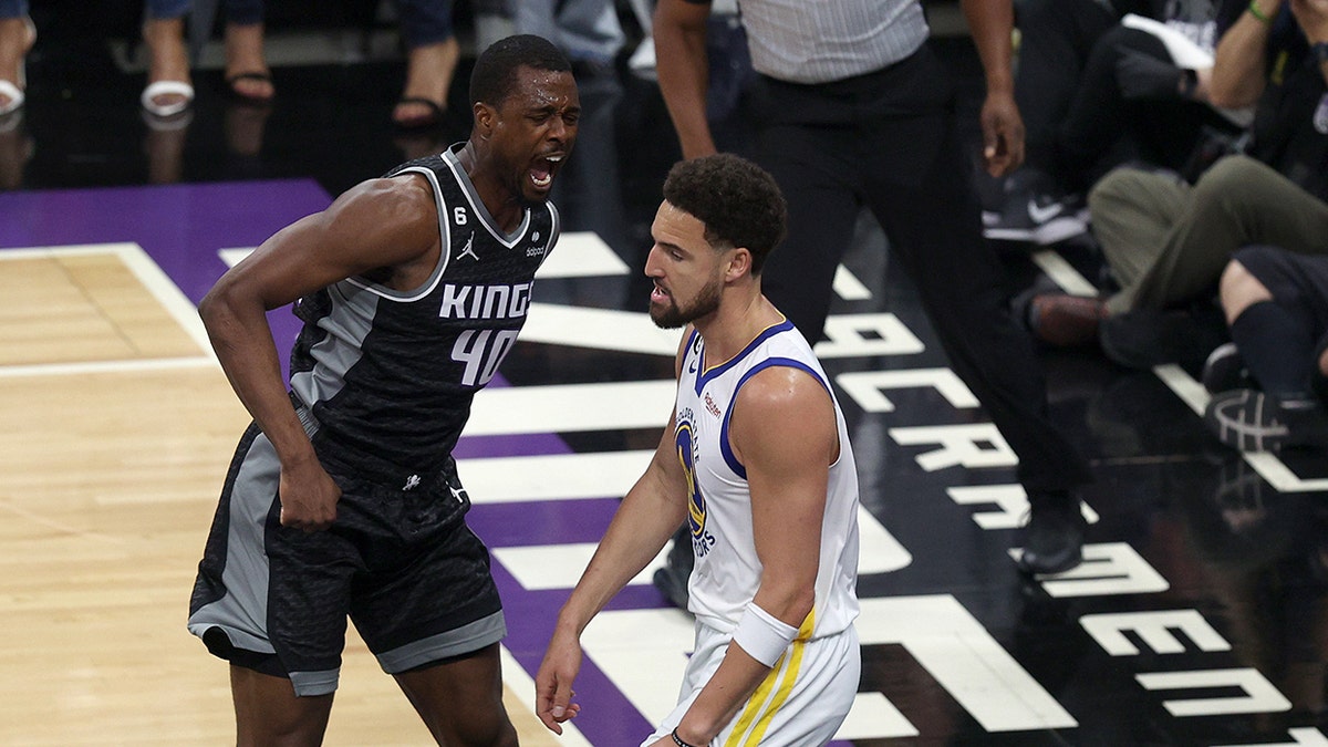 Harrison Barnes yells at Klay Thompson