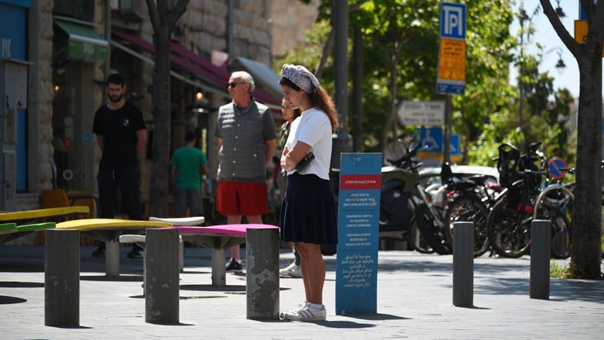 Streets in Israel lined with Israeli flags and people in silence