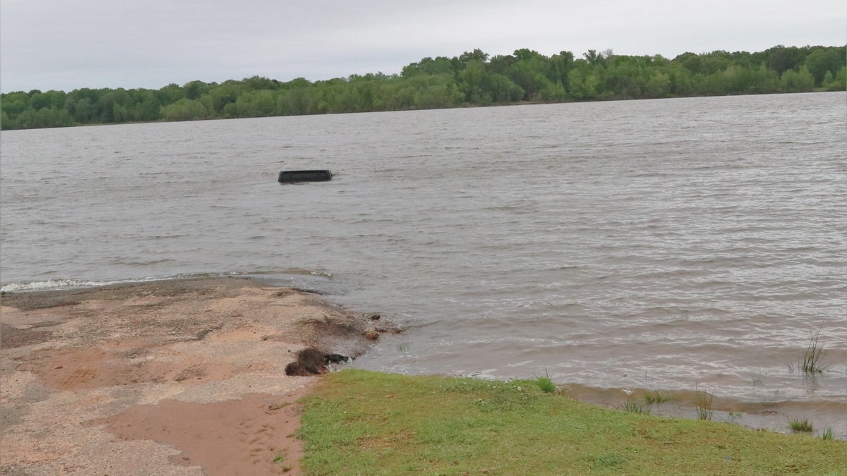 submerged jeep in texas lake