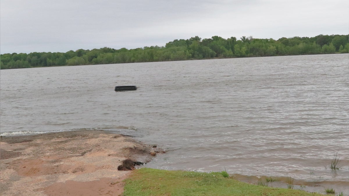 submerged jeep in texas lake